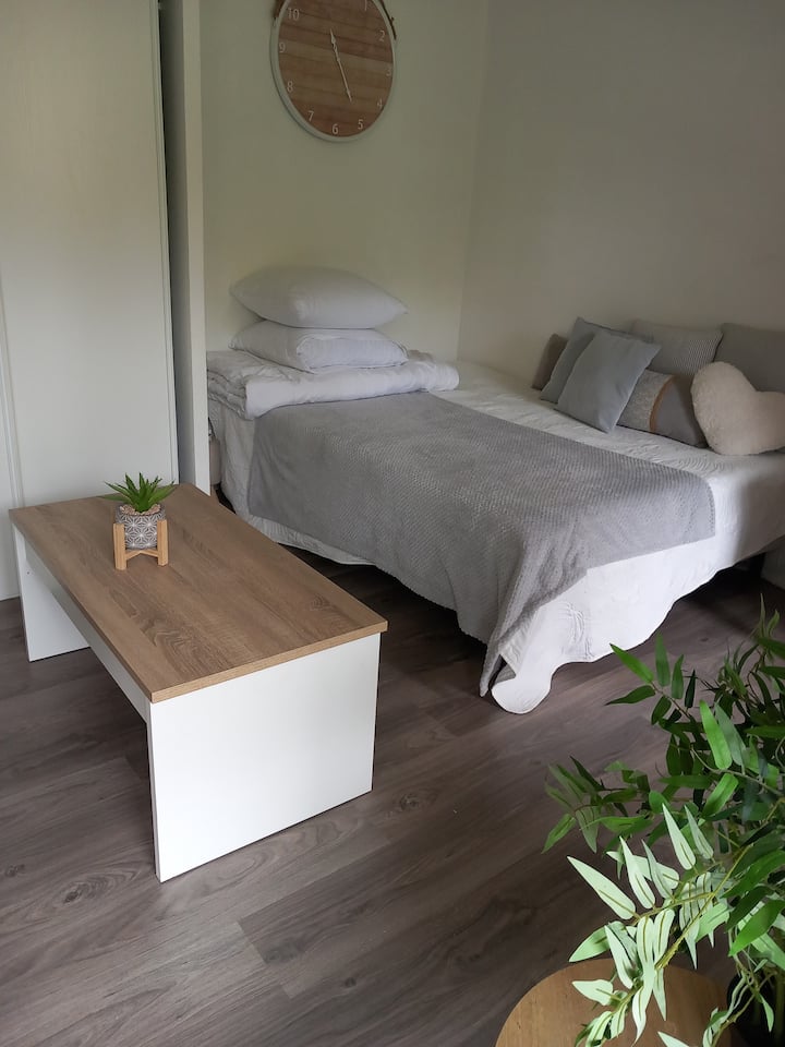 Studio Normand agréable balcon piscine