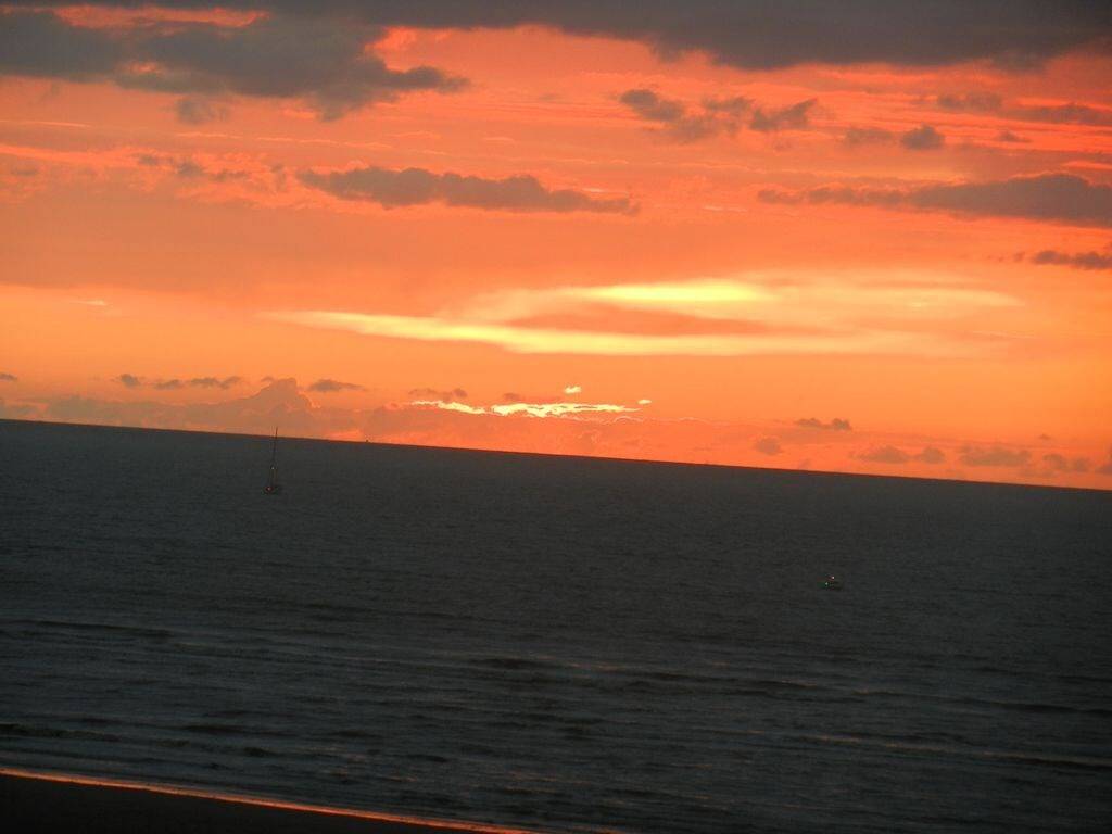 Appartement dans villa classée les pieds dans l'eau de mer trouville