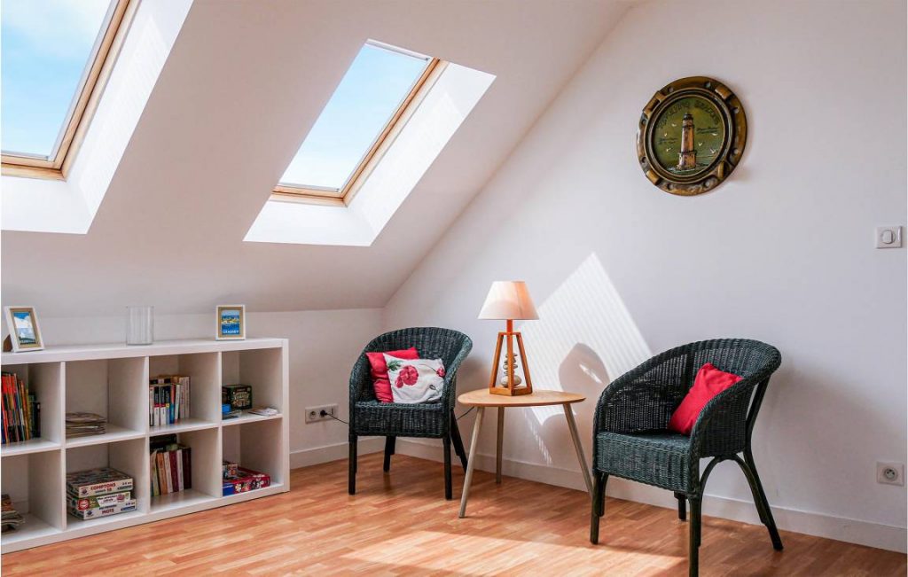 meuble de tourisme lumineux avec piscine